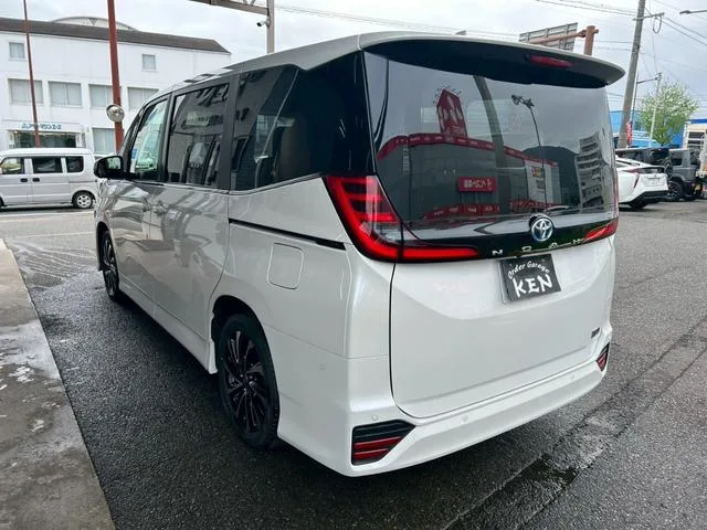 Toyota NOAH HYBRID S-Z 2025 — миниатюра 2