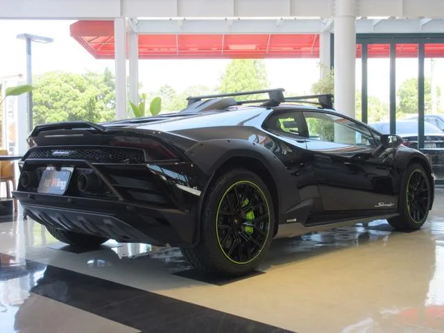 Lamborghini Huracan 2024 — миниатюра 4