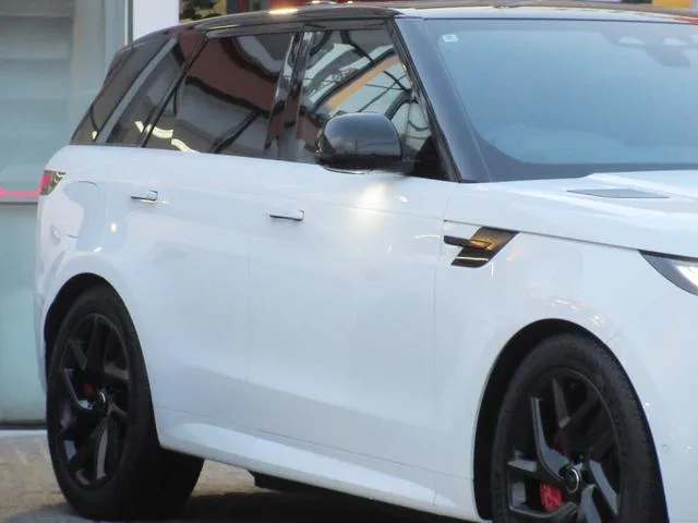 Land Rover Range Rover Sport DYNAMIC SE P550E 2024 — миниатюра 3