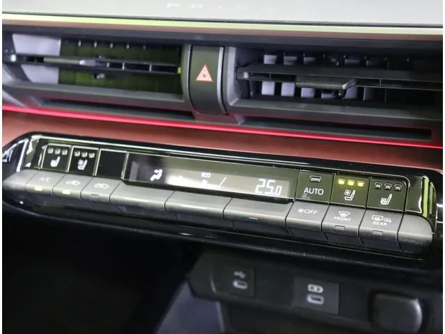 Toyota Prius Z 2023 — миниатюра 5