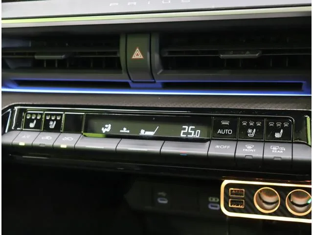 Toyota Prius Z 2023 — миниатюра 5