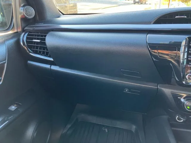Toyota Hilux Z GR SPORT 2023 — миниатюра 5