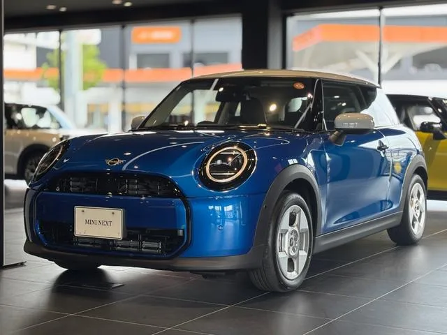 MINI MINI COOPER C CLASSIC TRIM 2024 — фото 1, купить с доставкой в Москву