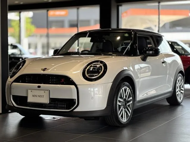 MINI MINI COOPER S CLASSIC TRIM 2024 — фото 1, купить с доставкой в Москву