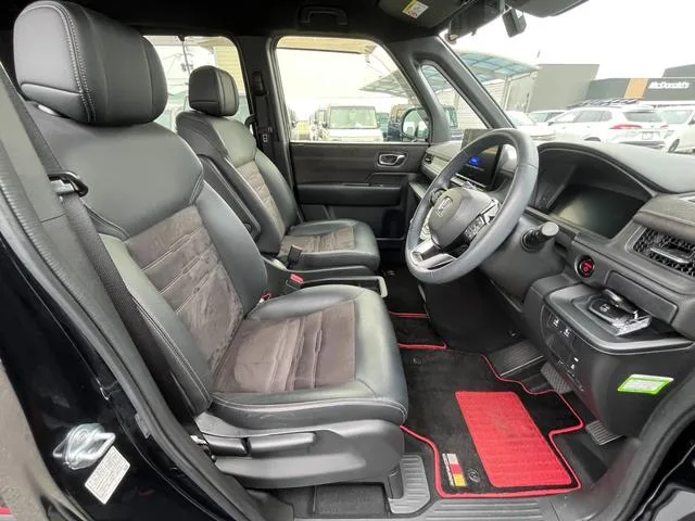 Honda STEPWAGON E:HEV SPADA PREMIUM LINE 2023 — миниатюра 3