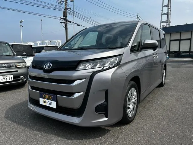 Toyota NOAH X 2023 — фото 1, купить с доставкой в Москву