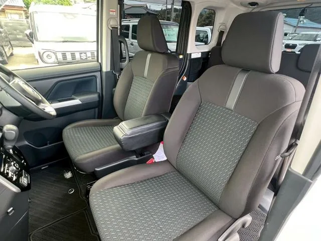 Toyota ROOMY CUSTOM G-T 2023 — миниатюра 3
