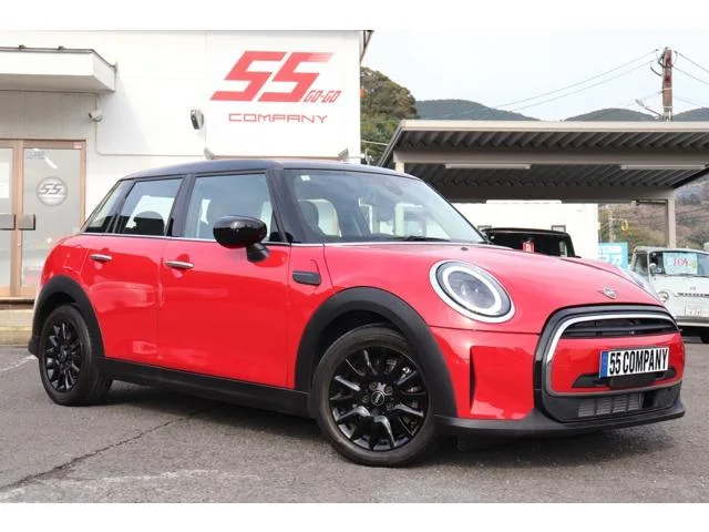 MINI MINI COOPER D PREMIUM PLUS PACKAGE CLASSIC TRIM 2023 — фото 1, купить с доставкой в Москву