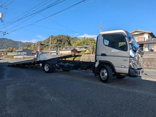 Mitsubishi Fuso CANTER 2023 — фото 1, купить с доставкой в Москву