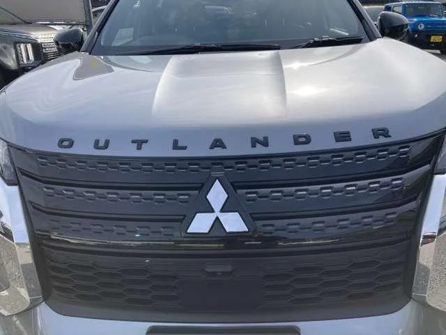 Mitsubishi OUTLANDER PHEV BLACK EDITION 2023 — миниатюра 2