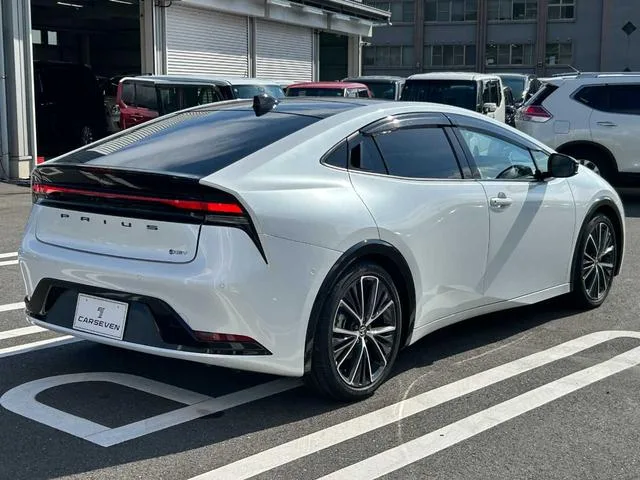 Toyota Prius Z 2023 — миниатюра 2