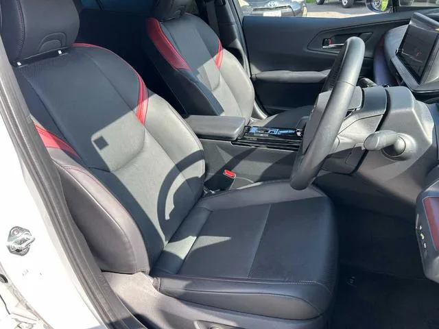 Toyota Prius Z 2023 — миниатюра 4