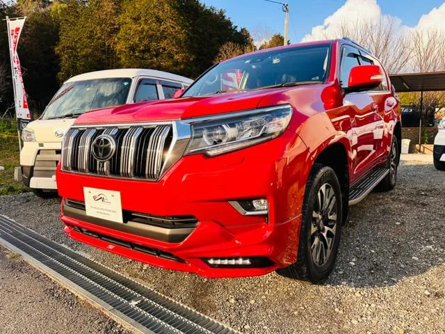 Toyota Land Cruiser Prado 2022 — фото 1, купить с доставкой в Москву