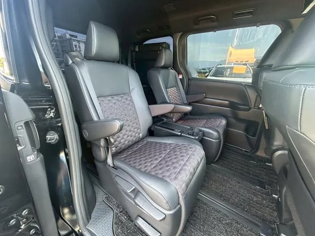 Toyota VOXY HYBRID S-Z 2023 — миниатюра 3