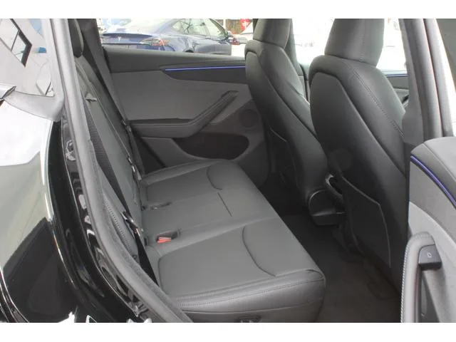 Tesla Model Y RWD 2026 — миниатюра 4
