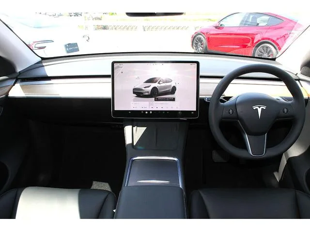 Tesla Model Y RWD 2024 — миниатюра 2