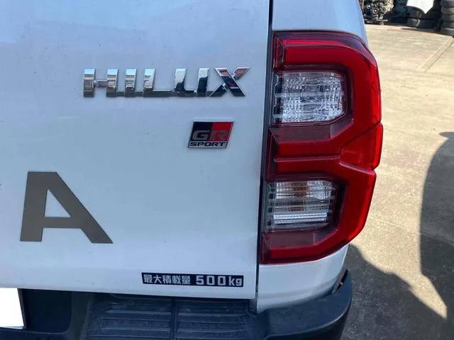 Toyota Hilux Z GR SPORT 2024 — миниатюра 5