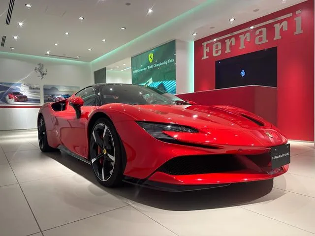 Ferrari SF90 Stradale BASE GRADE 2022 — фото 1, купить с доставкой в Москву