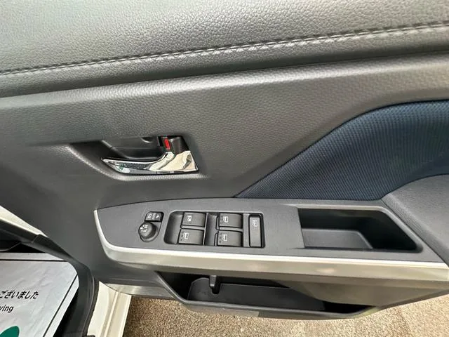 Toyota ROOMY CUSTOM G-T 2023 — миниатюра 3
