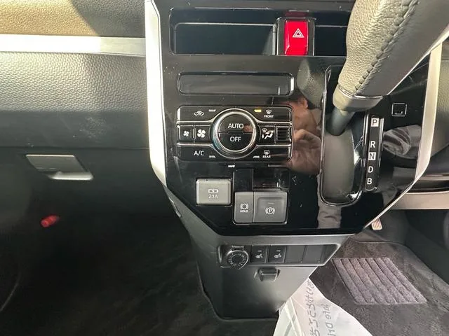 Toyota ROOMY CUSTOM G-T 2023 — миниатюра 4