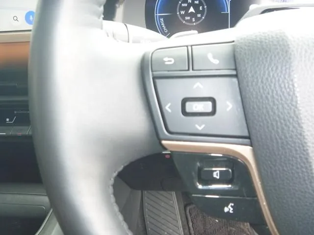 Toyota CROWN CROSSOVER RS ADVANCED 2023 — миниатюра 5