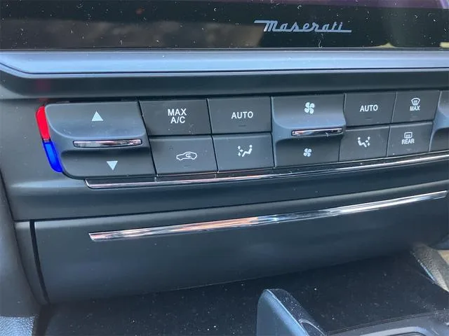 Maserati QUATTROPORTE 2022 — миниатюра 2