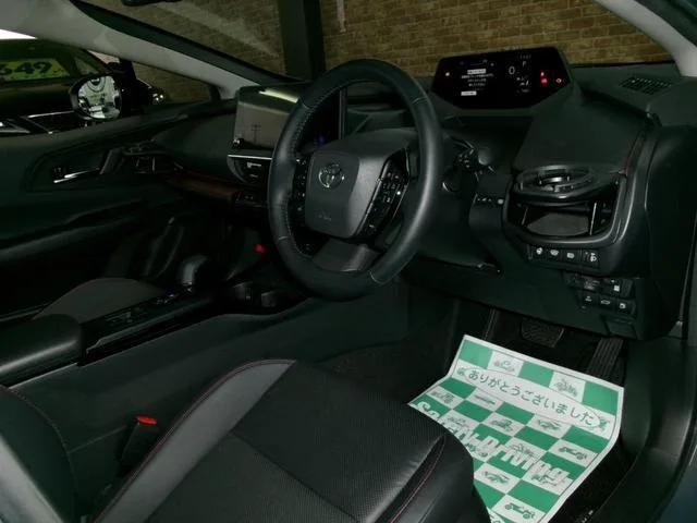 Toyota Prius Z 2023 — миниатюра 2