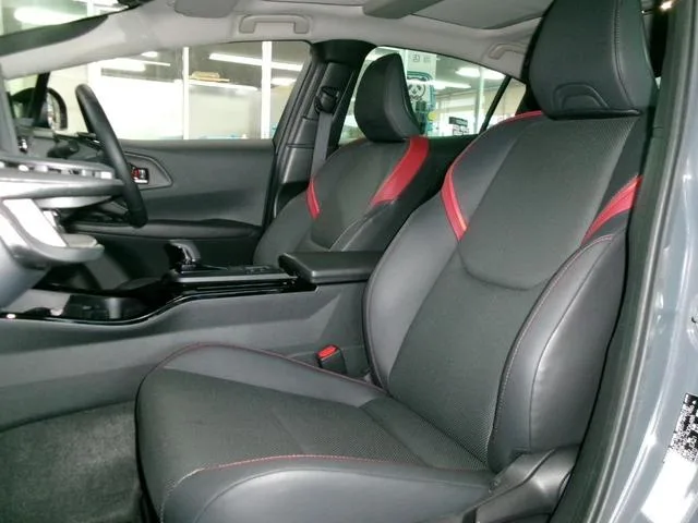 Toyota Prius Z 2023 — миниатюра 4