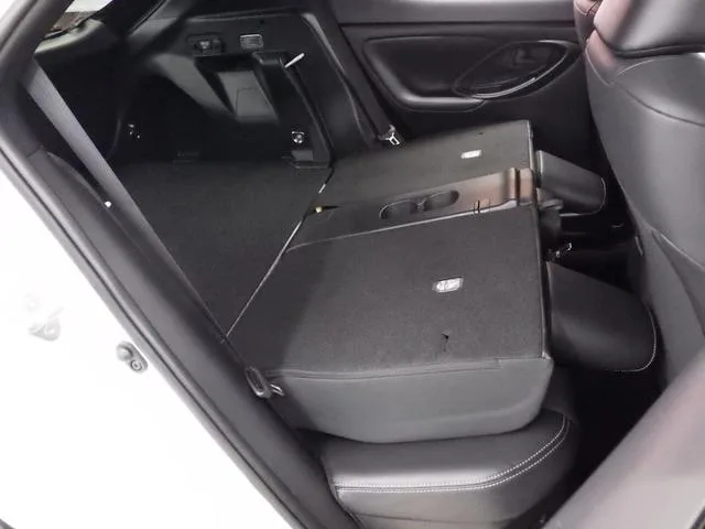 Toyota YARIS CROSS HYBRID Z 2025 — миниатюра 5