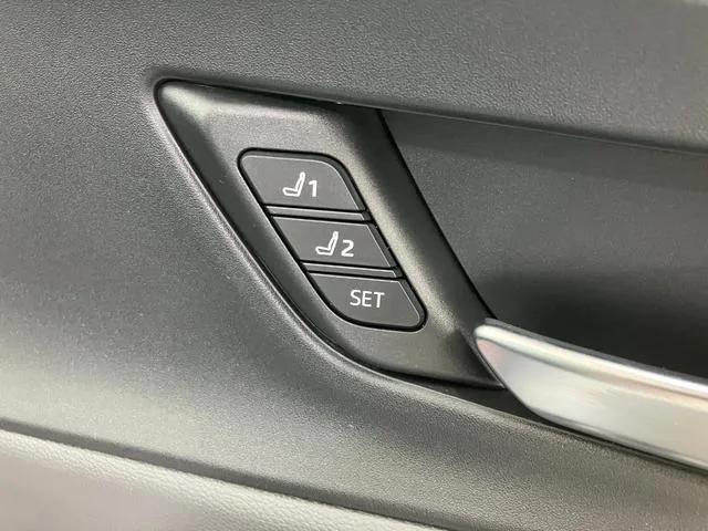 Toyota Prius Z 2023 — миниатюра 2