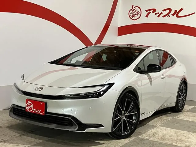 Toyota Prius Z 2023 — фото 1, купить с доставкой в Москву