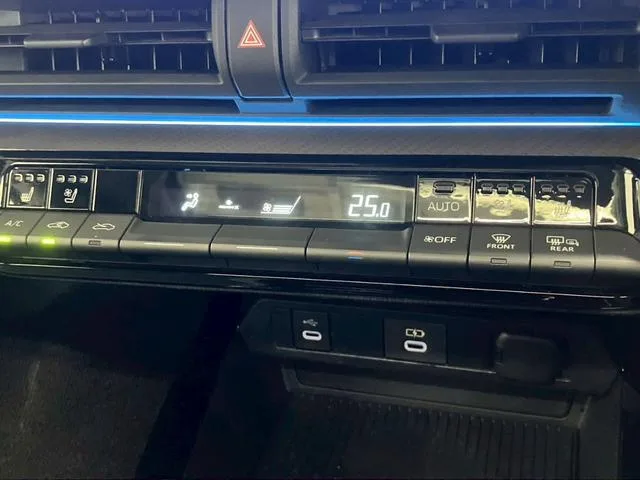 Toyota Prius Z 2023 — миниатюра 5