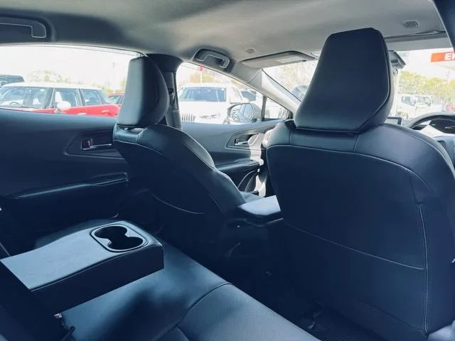 Toyota Prius Z 2023 — миниатюра 4