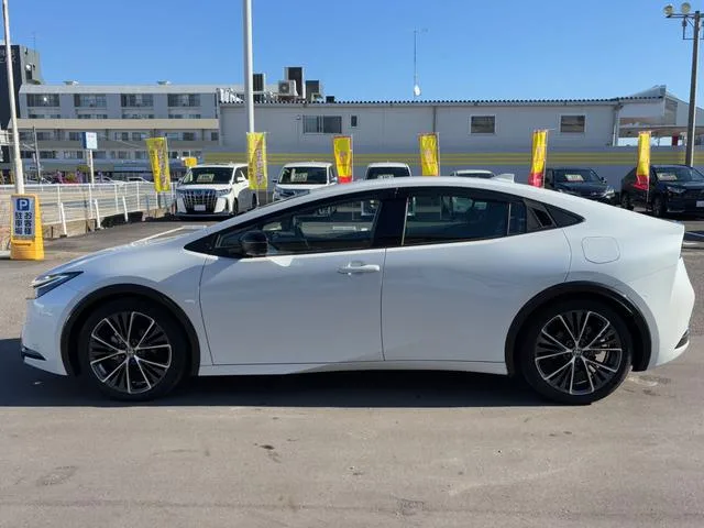 Toyota Prius Z 2023 — миниатюра 2
