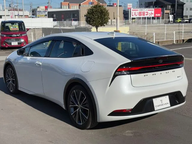 Toyota Prius Z 2023 — миниатюра 4