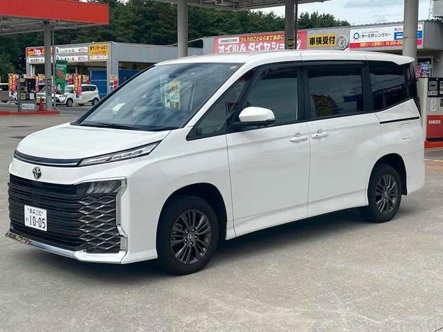Toyota VOXY S-G 2022 — фото 1, купить с доставкой в Москву