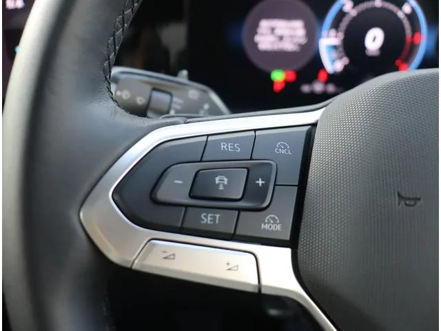 Volkswagen Tiguan TDI 4MOTION ELEGANCE 2025 — миниатюра 4