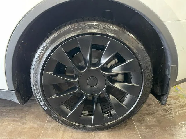 Tesla Model Y RWD 2023 — миниатюра 4