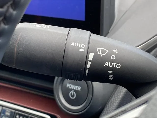 Toyota Prius Z 2024 — миниатюра 2