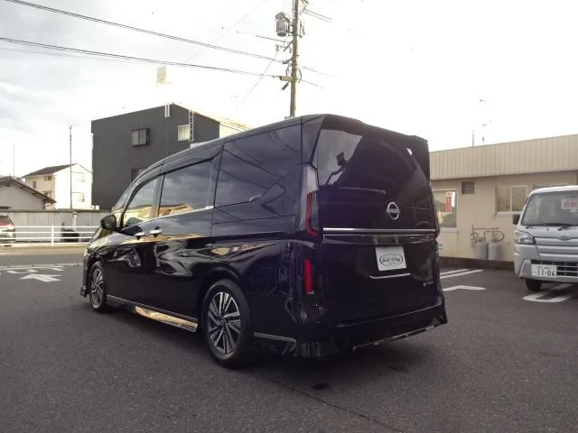 Nissan SERENA E-POWER HIGHWAY STAR V 2023 — миниатюра 2