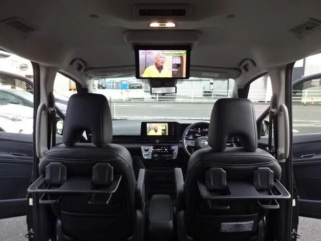 Nissan SERENA E-POWER HIGHWAY STAR V 2023 — миниатюра 4