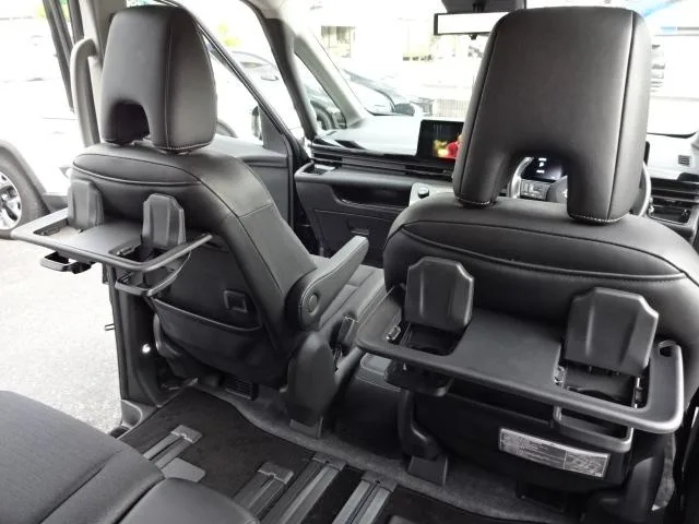 Nissan SERENA E-POWER HIGHWAY STAR V 2023 — миниатюра 5