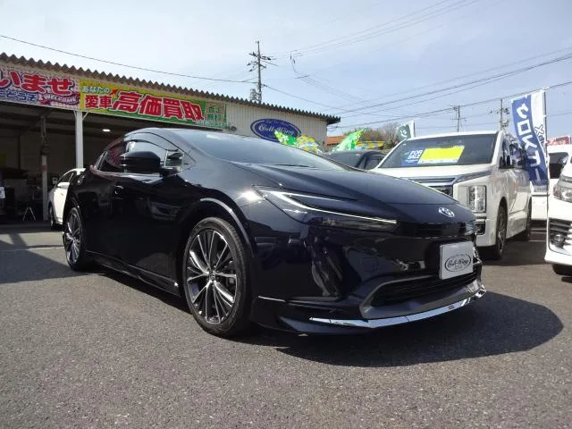 Toyota Prius Z 2023 — фото 1, купить с доставкой в Москву