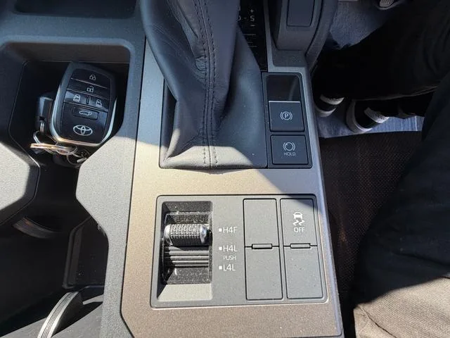 Toyota LAND CRUISER 250 VX FIRST EDITION 2024 — миниатюра 3