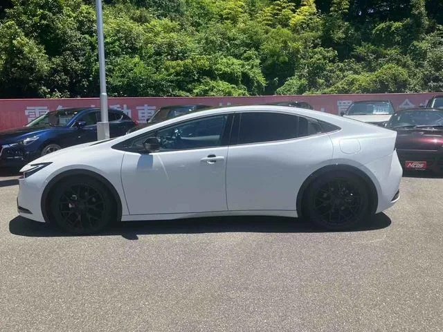 Toyota Prius Z 2024 — миниатюра 4