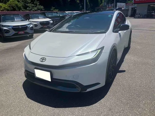 Toyota Prius Z 2024 — фото 1, купить с доставкой в Москву