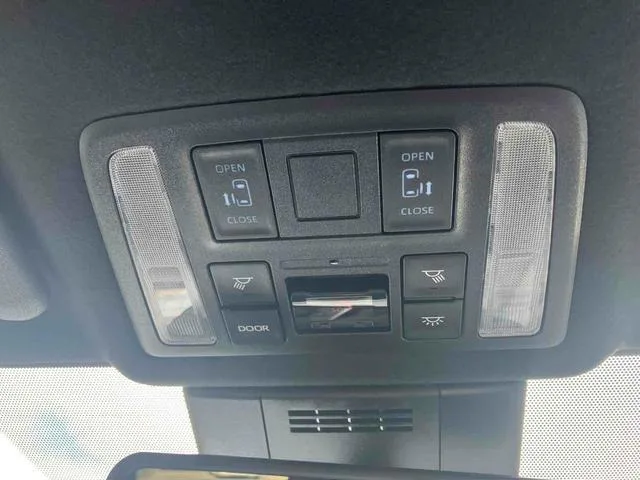 Toyota VOXY HYBRID S-Z 2023 — миниатюра 2