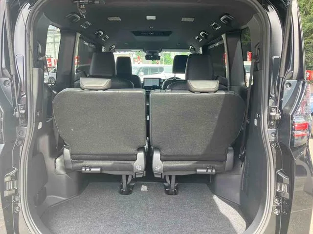 Toyota VOXY HYBRID S-Z 2023 — миниатюра 5