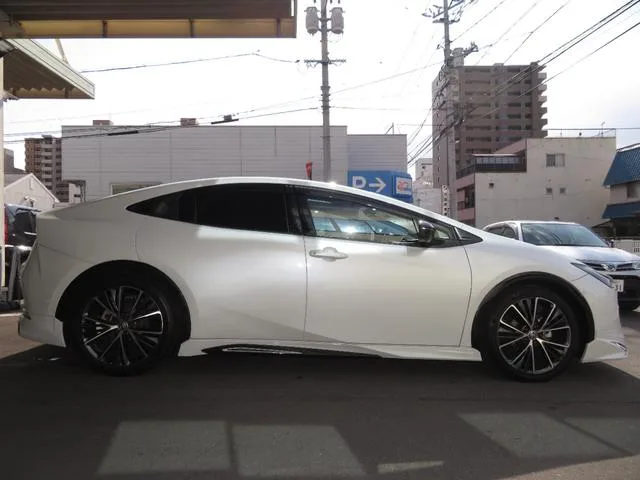 Toyota Prius Z 2024 — миниатюра 2