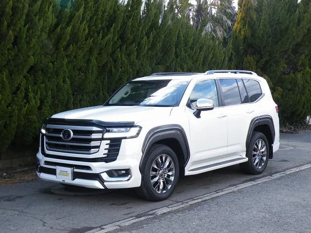 Toyota Land Cruiser ZX 2023 — фото 1, купить с доставкой в Москву